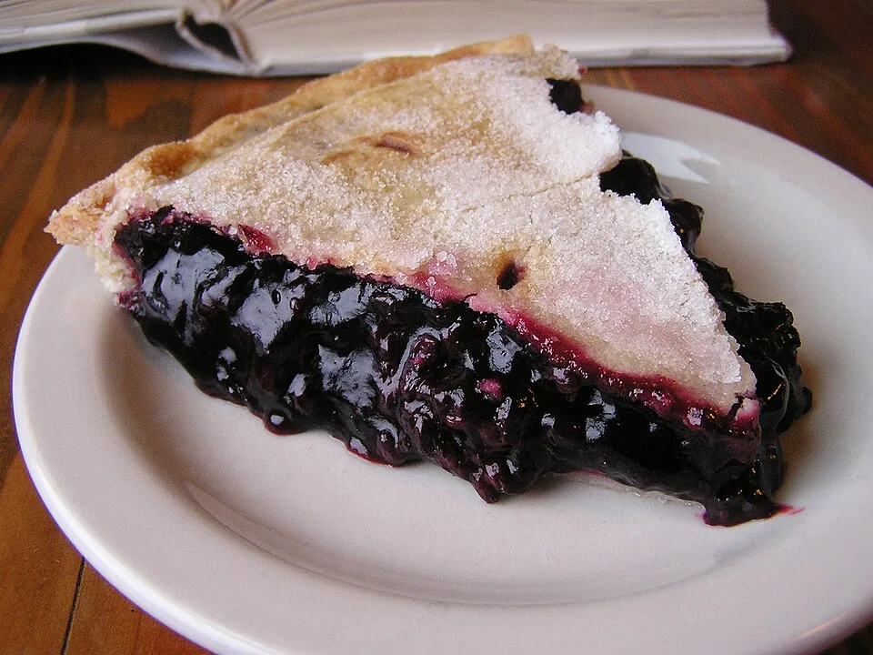 Marionberry pie: Pay de doble corteza relleno de marionberry, una mora híbrida creada en Oregón de sabor intenso y ligeramente ácido.