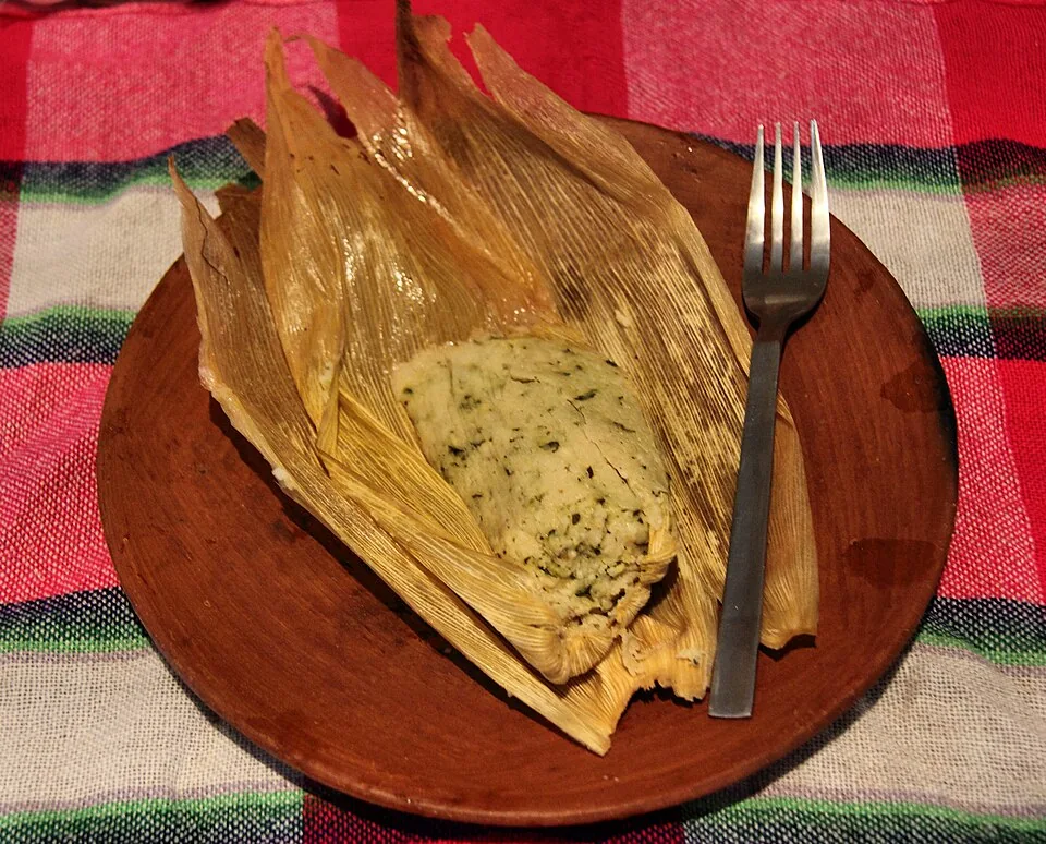 Tamales de chipilín: Tamales suaves de masa con hojas de chipilín, típicos de Chiapas y Tabasco.